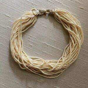 VINTAGE Cream Pearl Necklace
